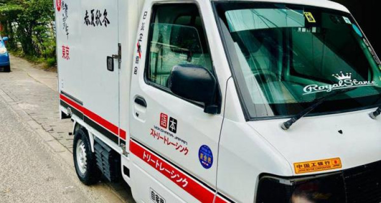 MITSUBISHI MINICAB 2004