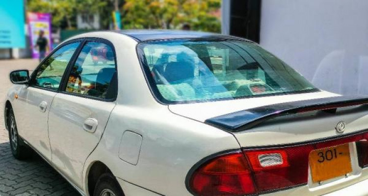 MAZDA FAMILIA 1996
