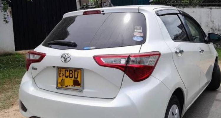 TOYOTA VITZ 2018