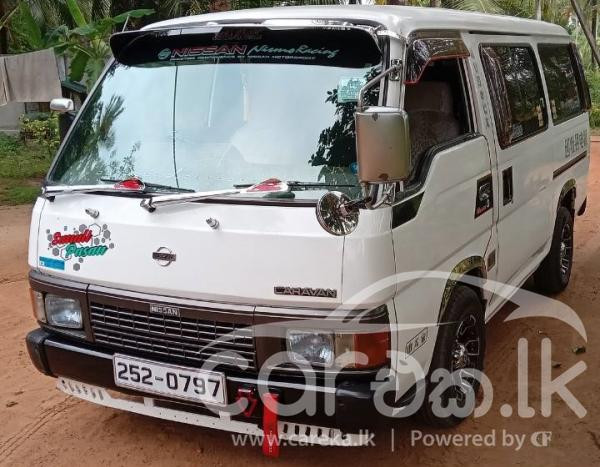 NISSAN CARAVAN 1994
