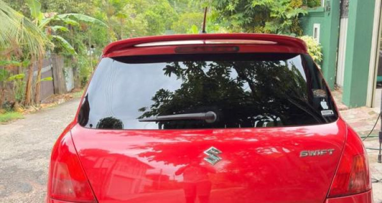 SUZUKI SWIFT 2004
