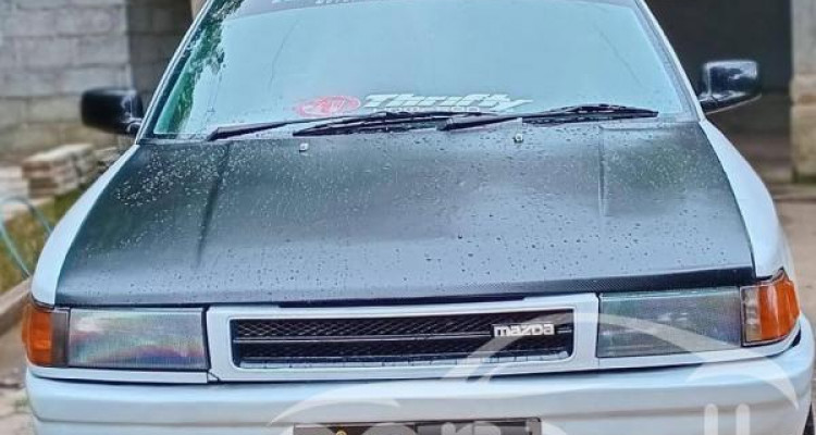 MAZDA FAMILIA 1990