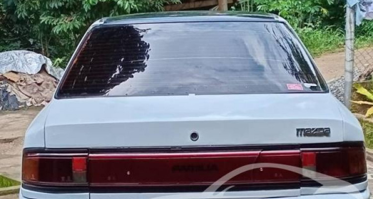MAZDA FAMILIA 1990