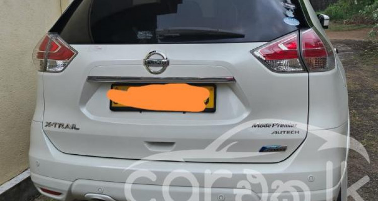 NISSAN X TRAIL 2015