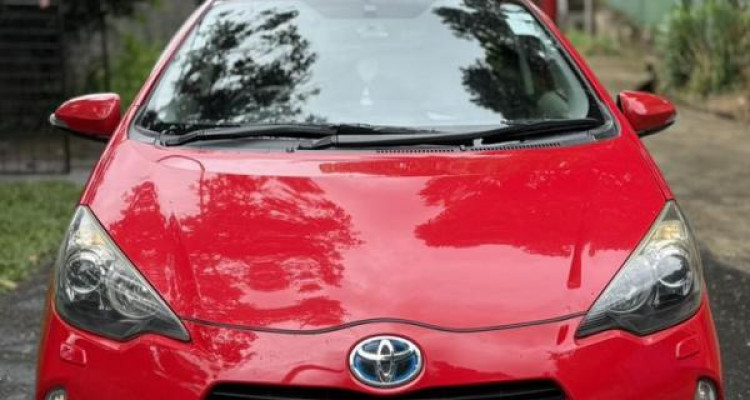 TOYOTA AQUA 2012