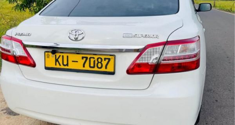 TOYOTA PREMIO 2011