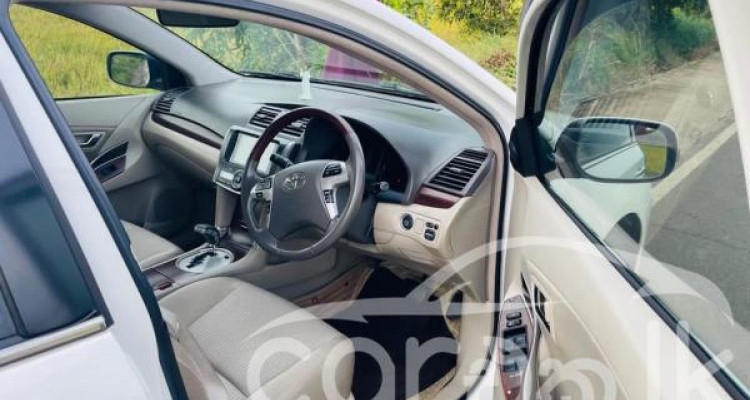 TOYOTA PREMIO 2011