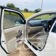 TOYOTA PREMIO 2011