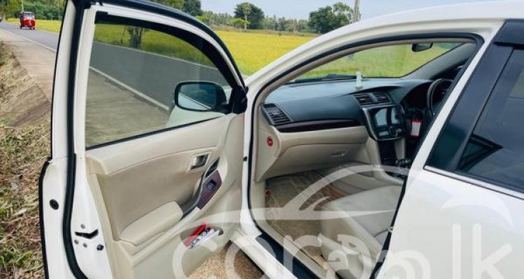 TOYOTA PREMIO 2011