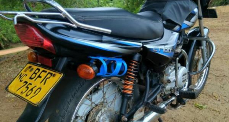 BAJAJ CT100 2017