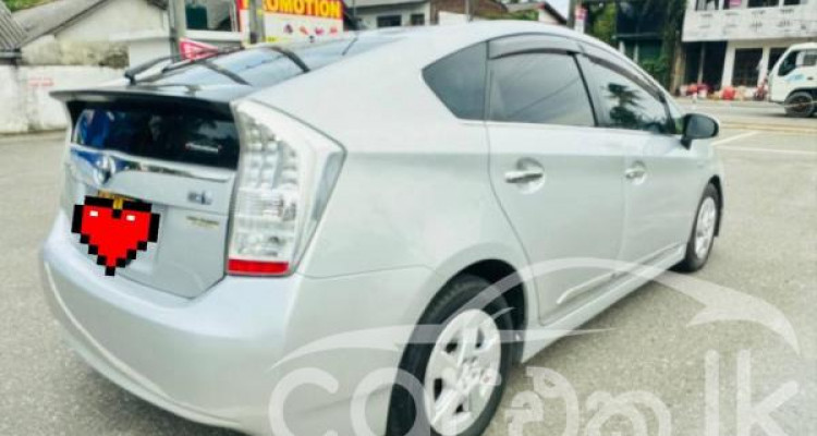 TOYOTA PRIUS 2011