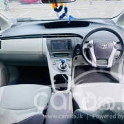 TOYOTA PRIUS 2011