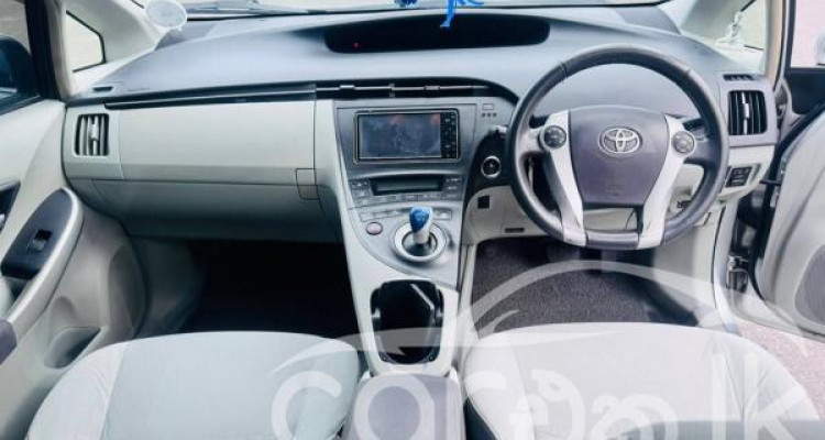 TOYOTA PRIUS 2011