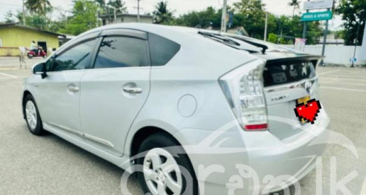 TOYOTA PRIUS 2011