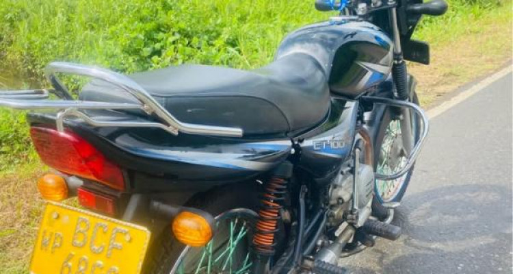 BAJAJ CT100 2015