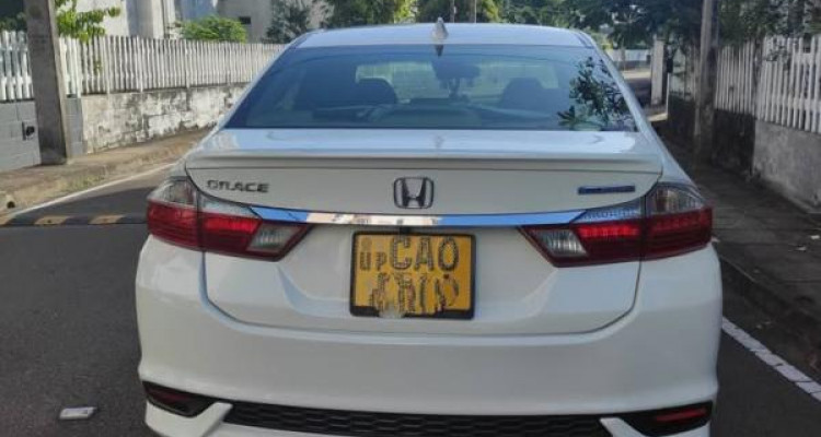 HONDA GRACE 2015
