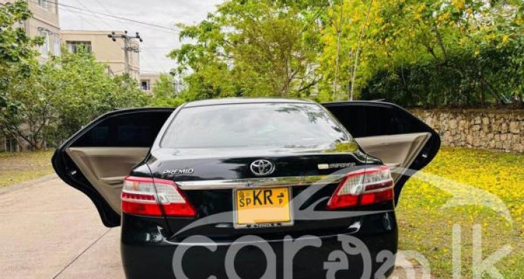 TOYOTA PREMIO 2010