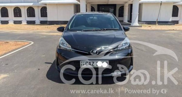 TOYOTA VITZ 2015