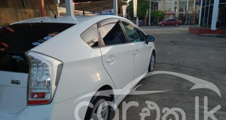 TOYOTA PRIUS 2011