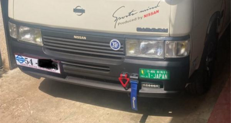 NISSAN CARAVAN 1988