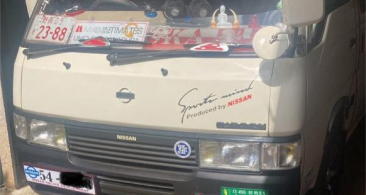 NISSAN CARAVAN 1988