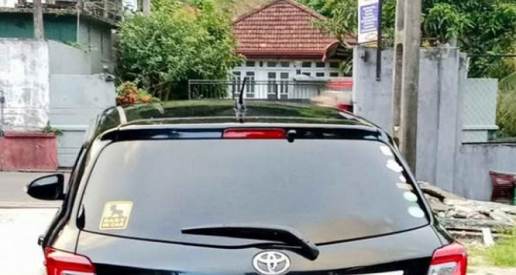 TOYOTA VITZ 2014