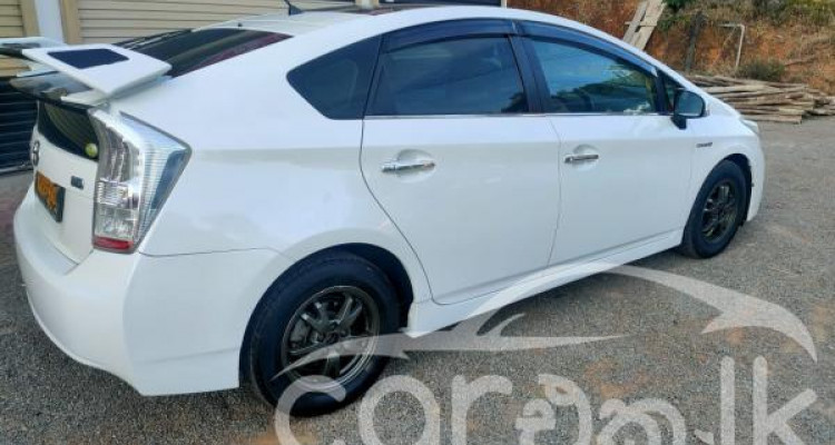 TOYOTA PRIUS 2012