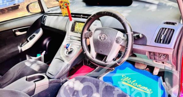 TOYOTA PRIUS 2012