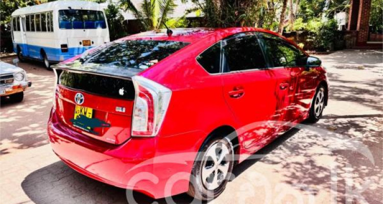 TOYOTA PRIUS 2012