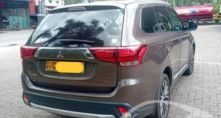 MITSUBISHI OUTLANDER 2015
