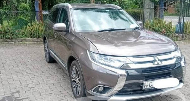 MITSUBISHI OUTLANDER 2015