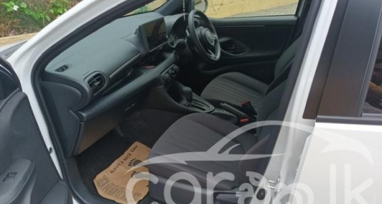 TOYOTA YARIS 2024
