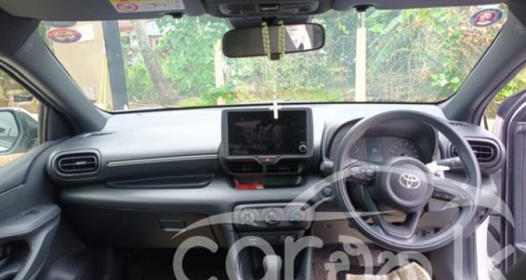 TOYOTA YARIS 2024