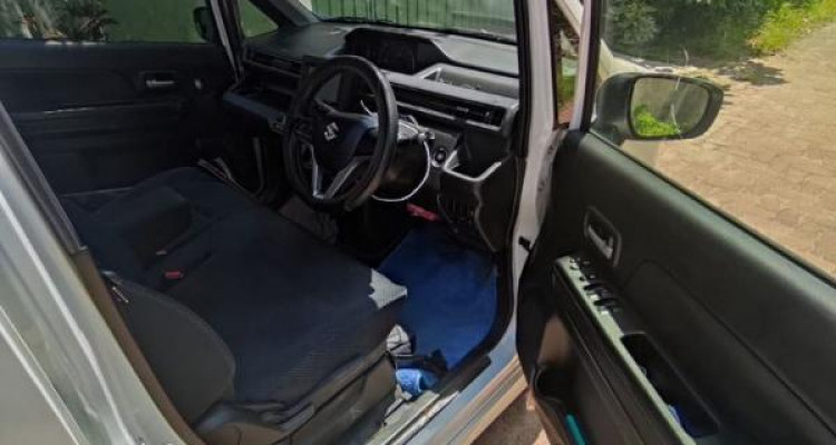 SUZUKI WAGON R PREMIUM 2018
