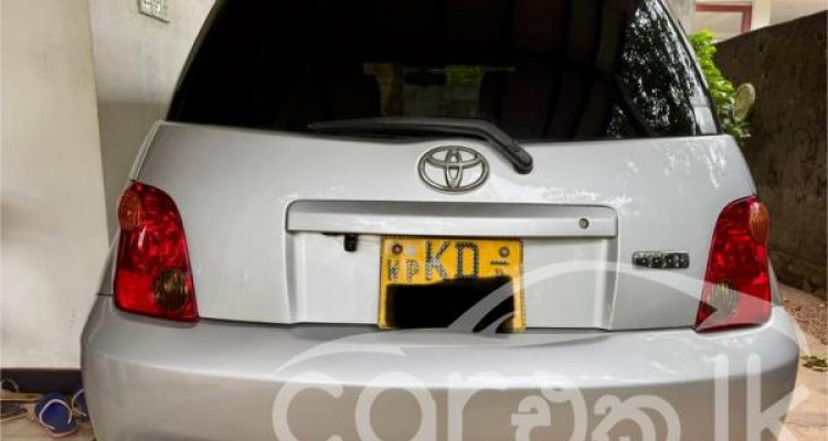 TOYOTA IST 2002