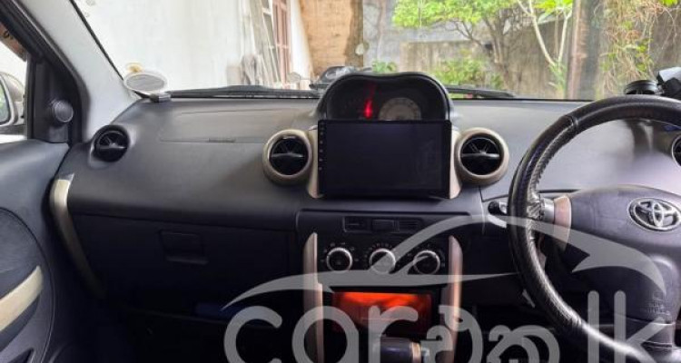 TOYOTA IST 2002