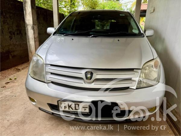 TOYOTA IST 2002