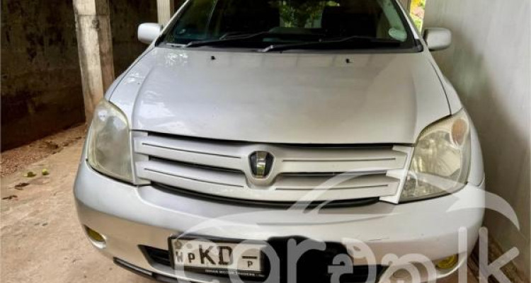 TOYOTA IST 2002