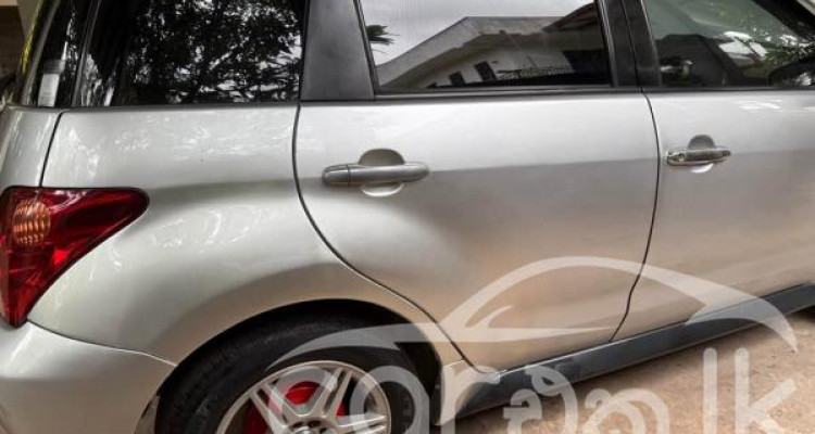 TOYOTA IST 2002