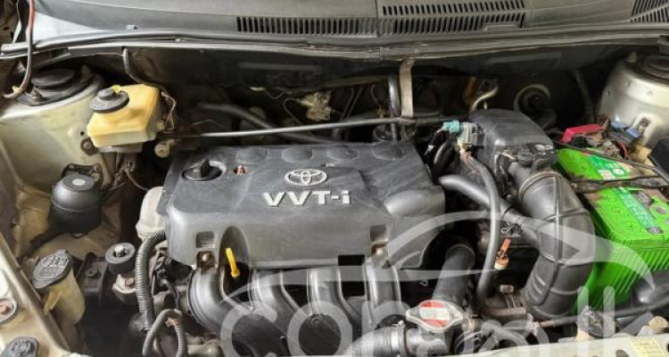 TOYOTA IST 2002