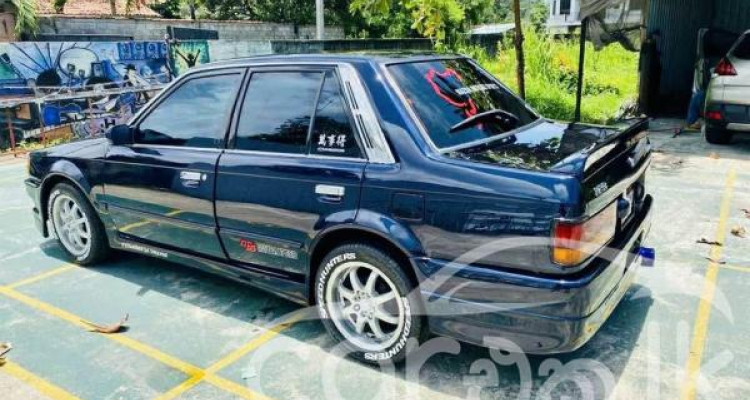 MAZDA FAMILIA 323 1986