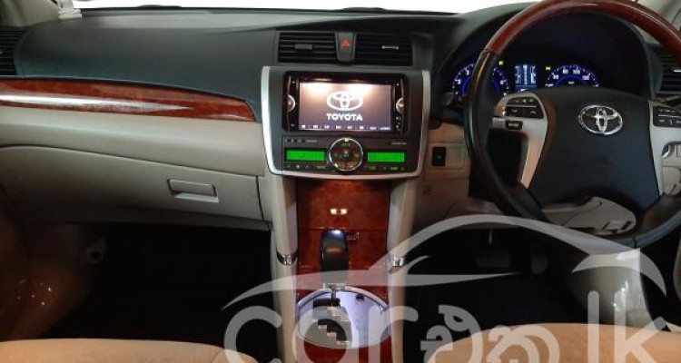TOYOTA PREMIO 2014