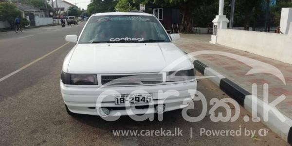 MAZDA FAMILIA 323 1996