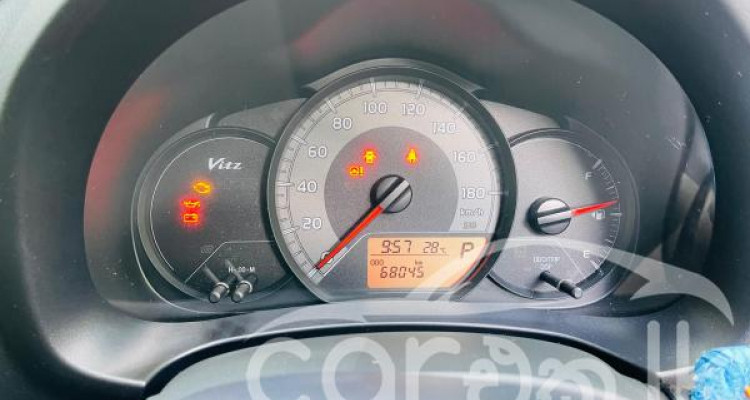 TOYOTA VITZ 2016