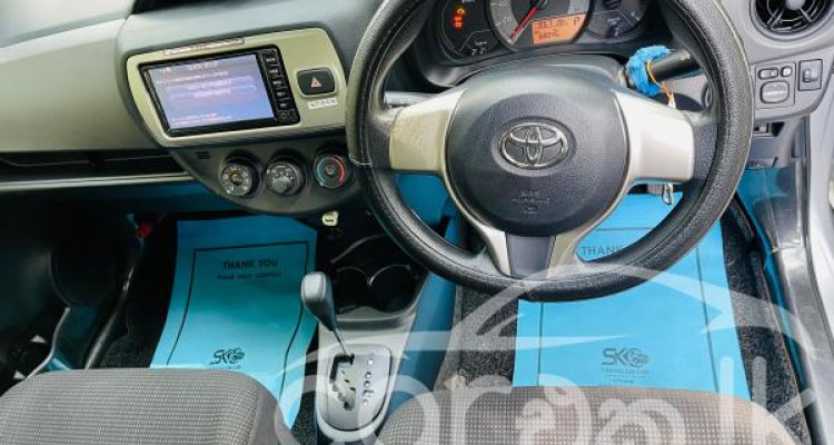 TOYOTA VITZ 2016