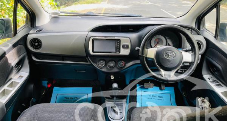 TOYOTA VITZ 2016