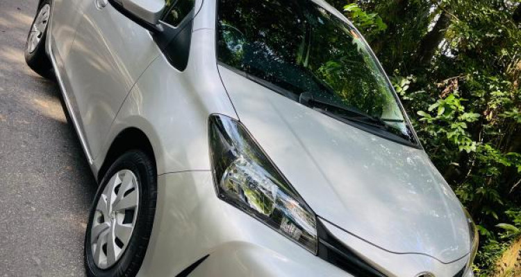 TOYOTA VITZ 2016