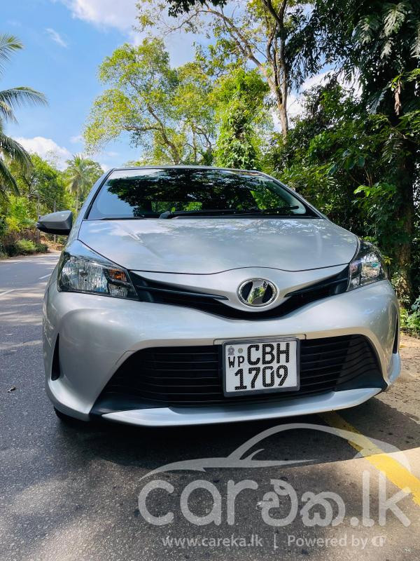 TOYOTA VITZ 2016