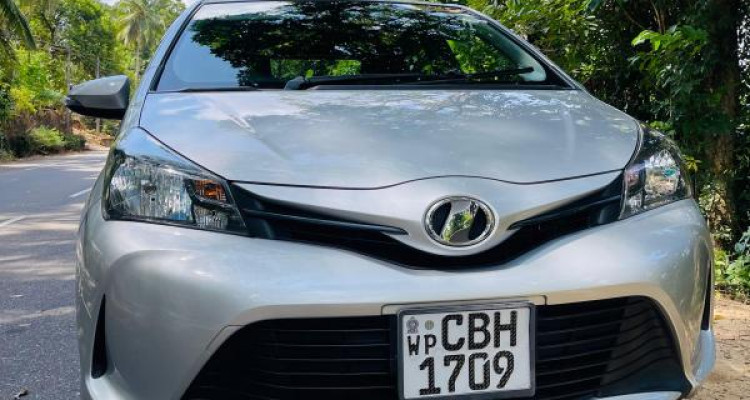 TOYOTA VITZ 2016