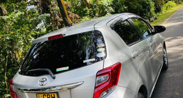 TOYOTA VITZ 2016